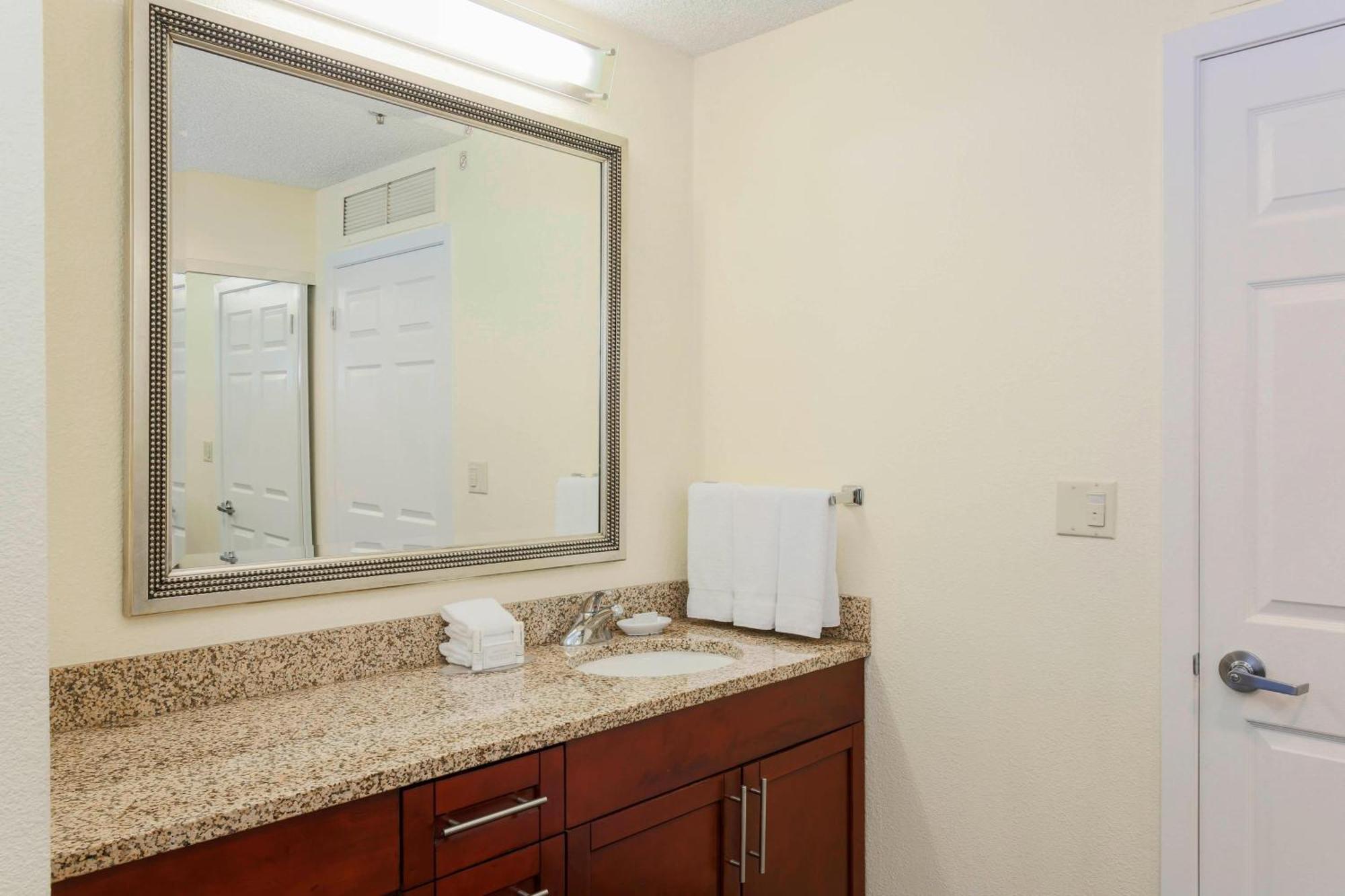 Residence Inn Bakersfield Exterior photo